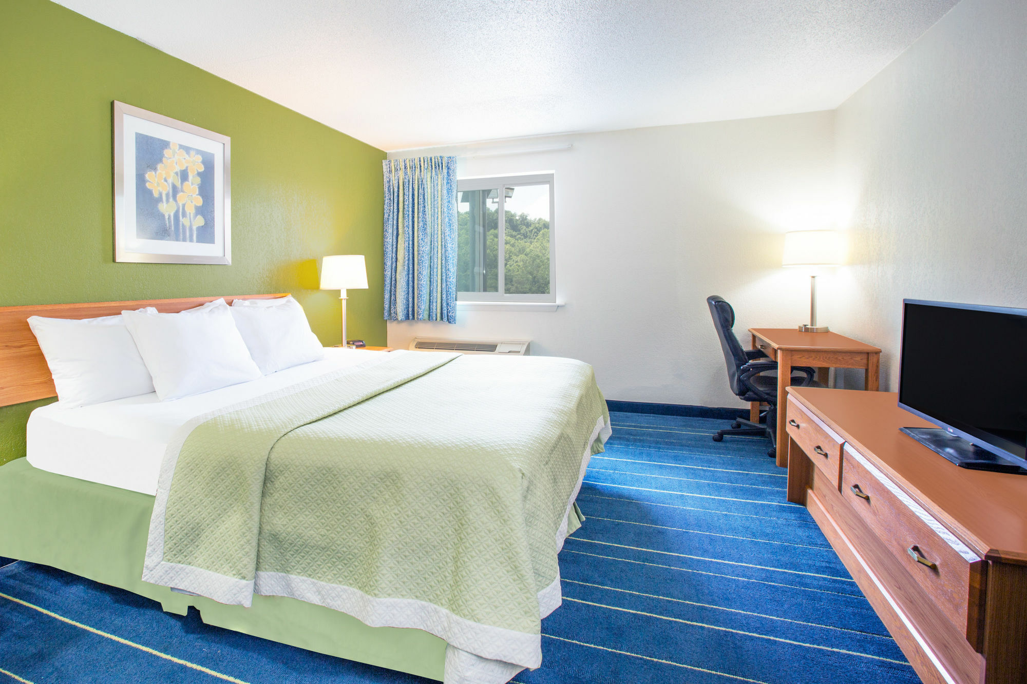 Days Inn & Suites By Wyndham Bridgeport - Clarksburg Екстериор снимка